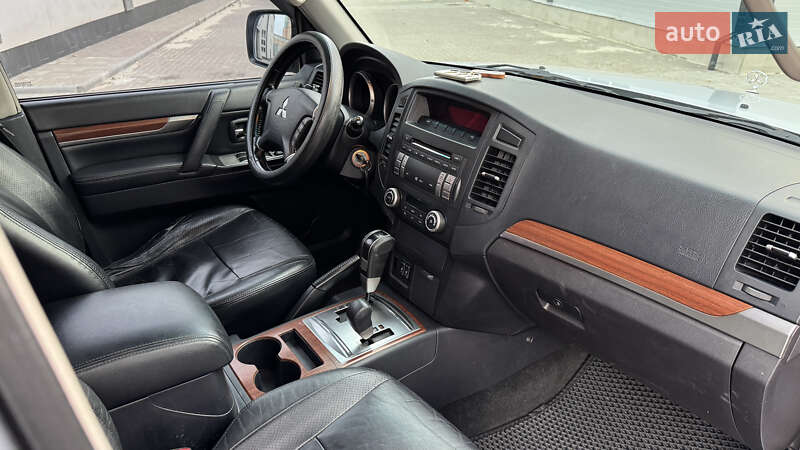 Позашляховик / Кросовер Mitsubishi Pajero Wagon 2008 в Києві фото 14 Позашляховик / Кросовер Mitsubishi Pajero Wagon 2008 в Києві