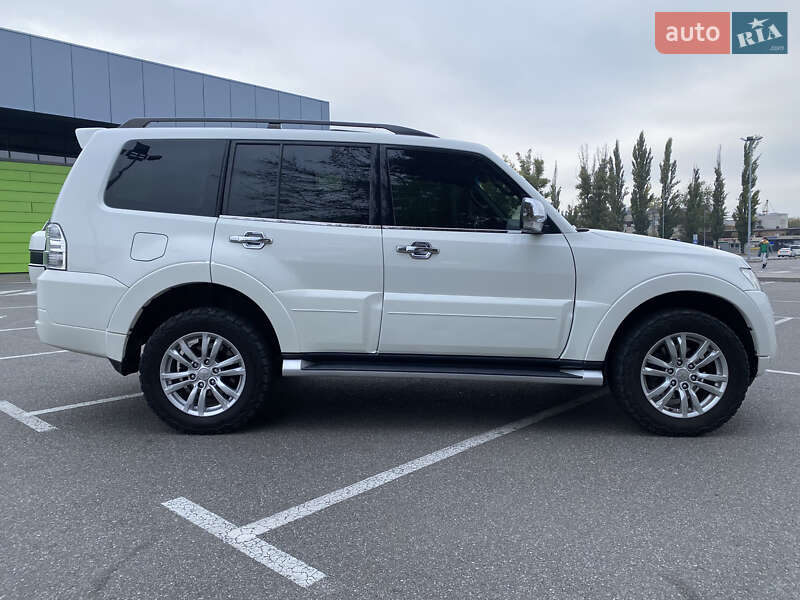 Позашляховик / Кросовер Mitsubishi Pajero Wagon 2012 в Києві