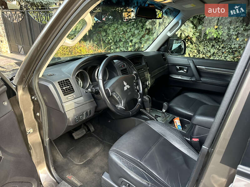Позашляховик / Кросовер Mitsubishi Pajero Wagon 2010 в Києві фото 6 Позашляховик / Кросовер Mitsubishi Pajero Wagon 2010 в Києві