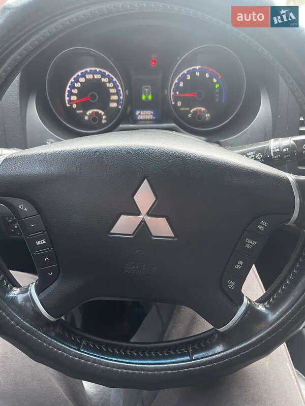 Позашляховик / Кросовер Mitsubishi Pajero Wagon 2008 в Тернополі фото 17 Позашляховик / Кросовер Mitsubishi Pajero Wagon 2008 в Тернополі