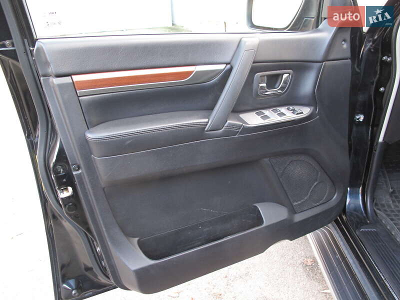 Внедорожник / Кроссовер Mitsubishi Pajero Wagon 2007 в Киеве фото 17 Внедорожник / Кроссовер Mitsubishi Pajero Wagon 2007 в Киеве