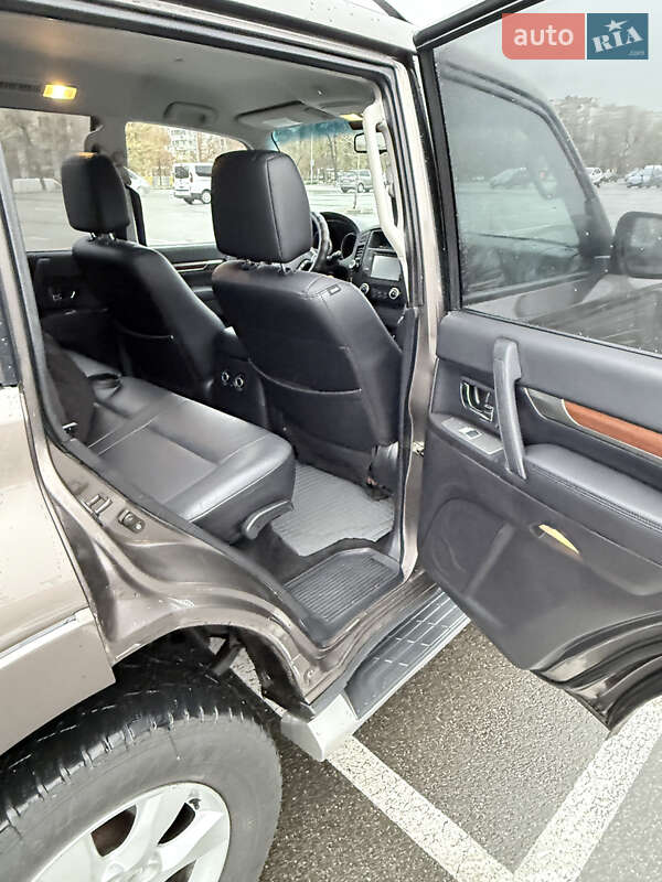 Позашляховик / Кросовер Mitsubishi Pajero Wagon 2010 в Києві фото 8 Позашляховик / Кросовер Mitsubishi Pajero Wagon 2010 в Києві