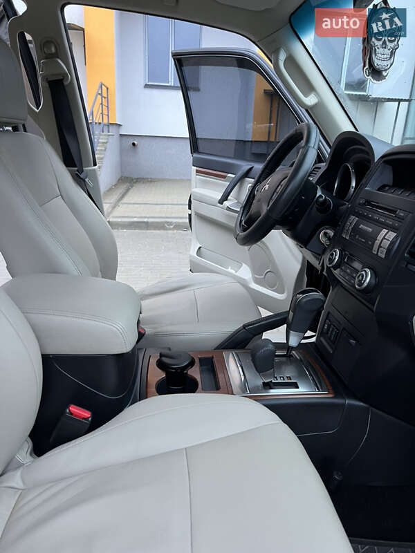 Внедорожник / Кроссовер Mitsubishi Pajero Wagon 2012 в Виннице