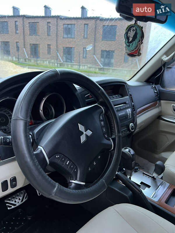 Внедорожник / Кроссовер Mitsubishi Pajero Wagon 2012 в Виннице