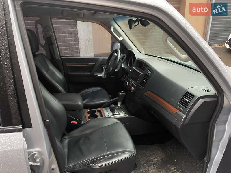 Внедорожник / Кроссовер Mitsubishi Pajero Wagon 2012 в Киеве