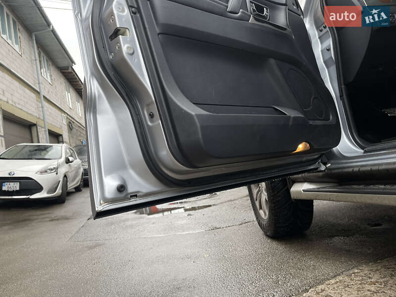 Внедорожник / Кроссовер Mitsubishi Pajero Wagon 2012 в Киеве