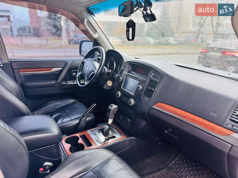 Позашляховик / Кросовер Mitsubishi Pajero Wagon 2008 в Києві фото 11 Позашляховик / Кросовер Mitsubishi Pajero Wagon 2008 в Києві
