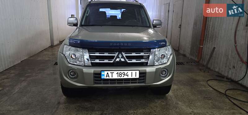 Внедорожник / Кроссовер Mitsubishi Pajero Wagon 2012 в Ивано-Франковске