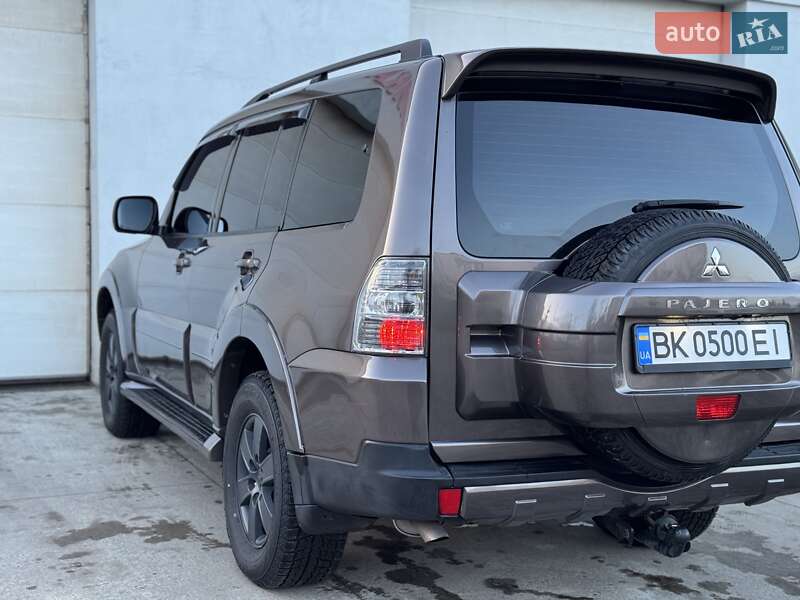 Внедорожник / Кроссовер Mitsubishi Pajero Wagon 2010 в Сарнах