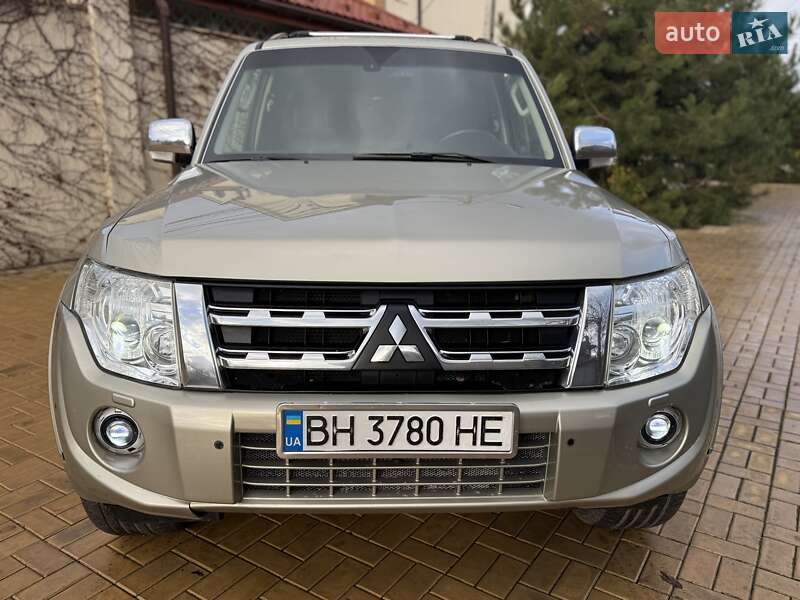Позашляховик / Кросовер Mitsubishi Pajero Wagon 2013 в Одесі