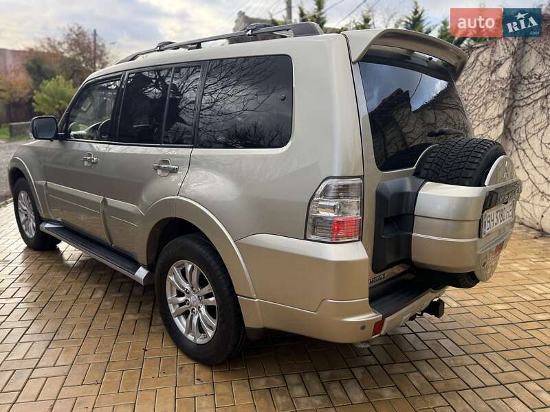 Позашляховик / Кросовер Mitsubishi Pajero Wagon 2013 в Одесі