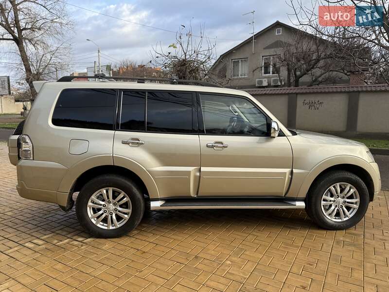 Позашляховик / Кросовер Mitsubishi Pajero Wagon 2013 в Одесі