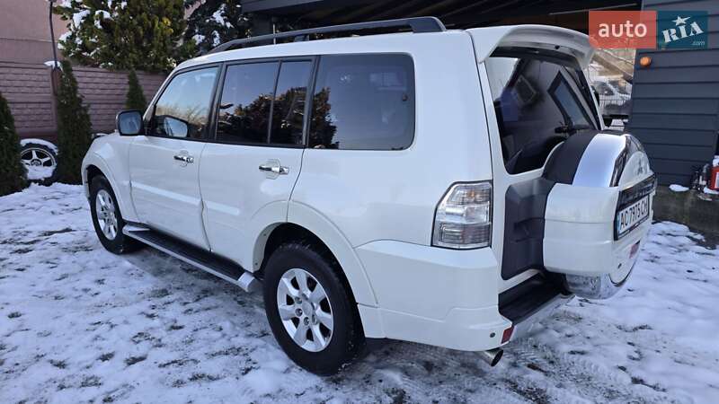 Внедорожник / Кроссовер Mitsubishi Pajero Wagon 2013 в Львове