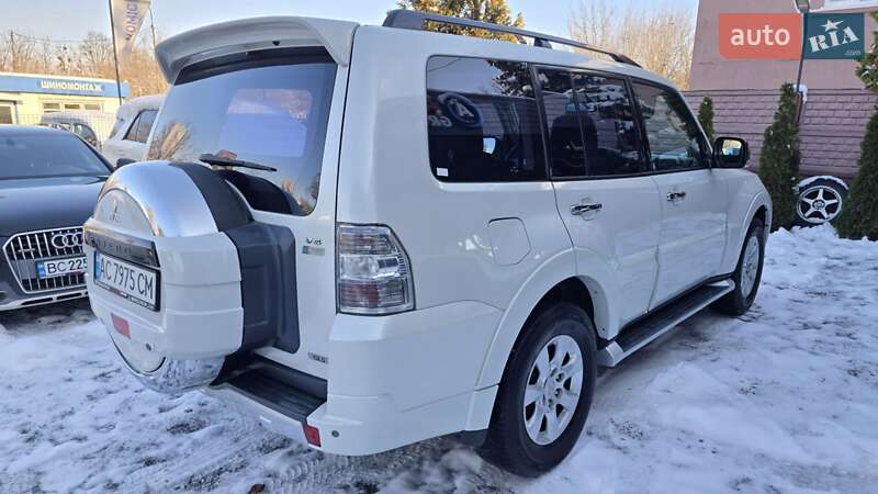 Внедорожник / Кроссовер Mitsubishi Pajero Wagon 2013 в Львове