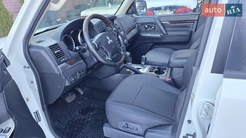 Внедорожник / Кроссовер Mitsubishi Pajero Wagon 2013 в Львове