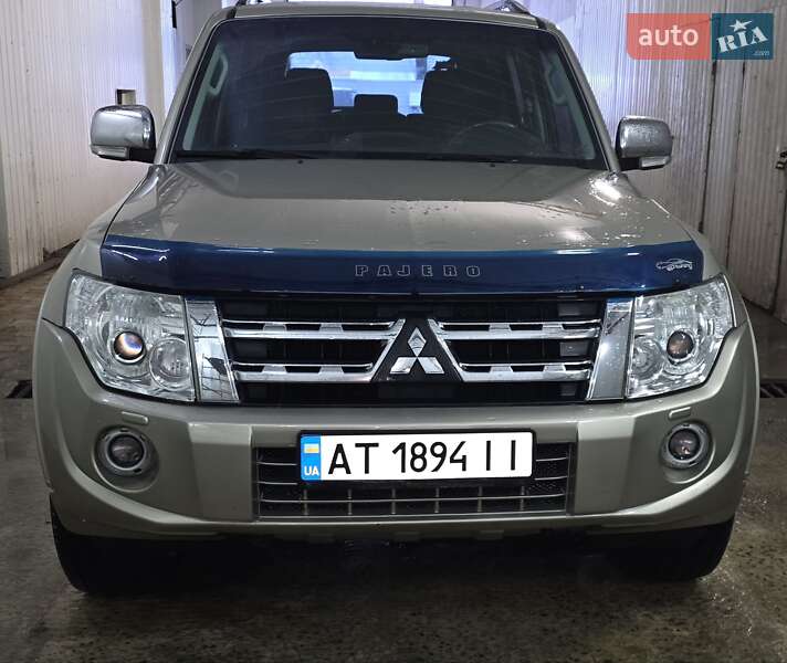 Mitsubishi Pajero Wagon 2012