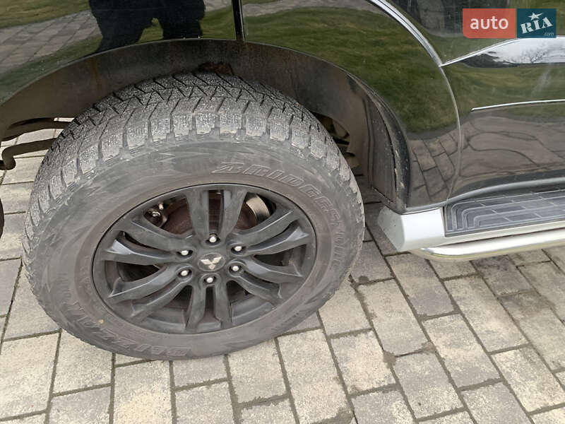 Позашляховик / Кросовер Mitsubishi Pajero Wagon 2013 в Рівному