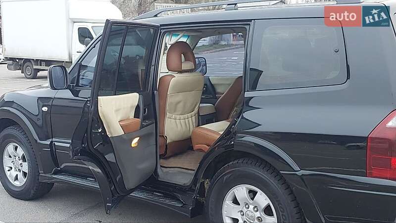 Позашляховик / Кросовер Mitsubishi Pajero Wagon 2006 в Києві
