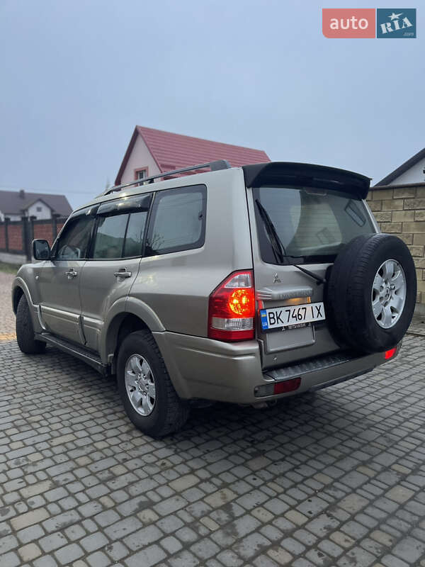Позашляховик / Кросовер Mitsubishi Pajero Wagon 2005 в Рівному