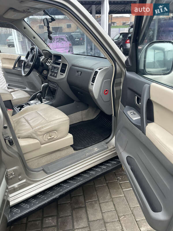 Позашляховик / Кросовер Mitsubishi Pajero Wagon 2005 в Рівному