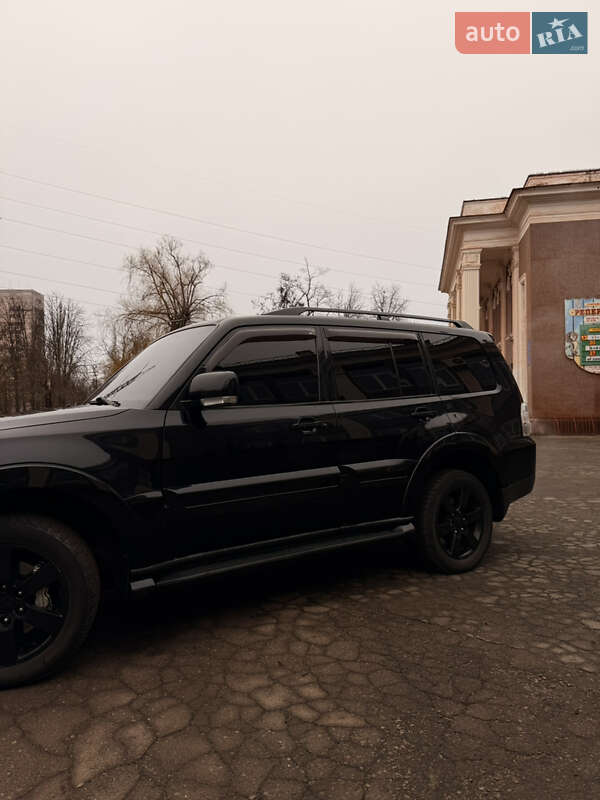 Позашляховик / Кросовер Mitsubishi Pajero Wagon 2008 в Кривому Розі