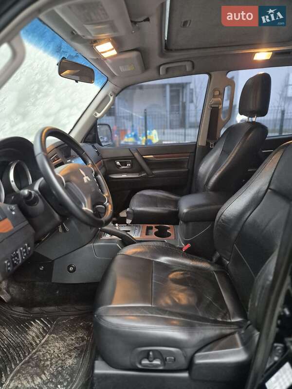 Внедорожник / Кроссовер Mitsubishi Pajero Wagon 2007 в Харькове фото 8 Внедорожник / Кроссовер Mitsubishi Pajero Wagon 2007 в Харькове