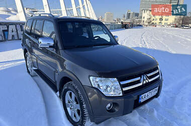 Позашляховик / Кросовер Mitsubishi Pajero Wagon 2011 в Києві