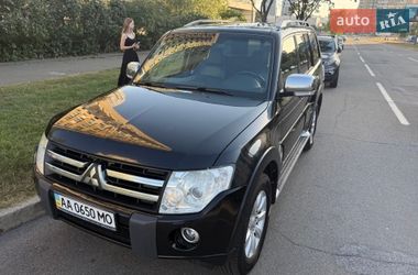 Позашляховик / Кросовер Mitsubishi Pajero Wagon 2011 в Києві