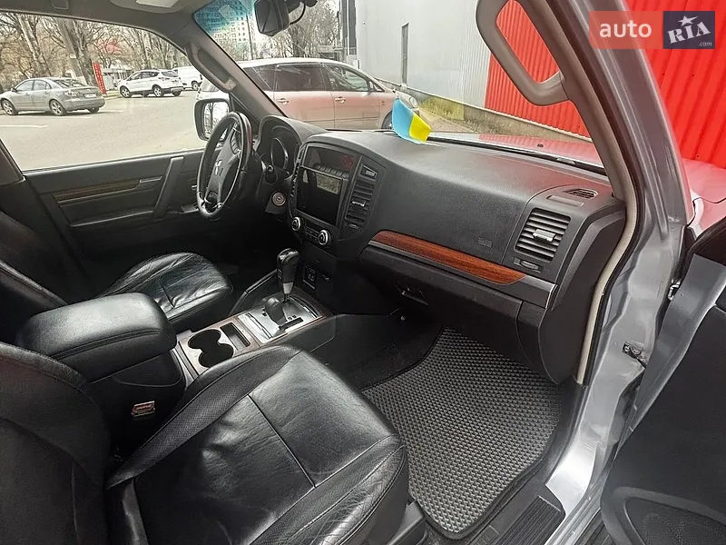 Mitsubishi Pajero Wagon 2007 VIN JMBLYV97W7J002459 фото оголошення 7 з 49