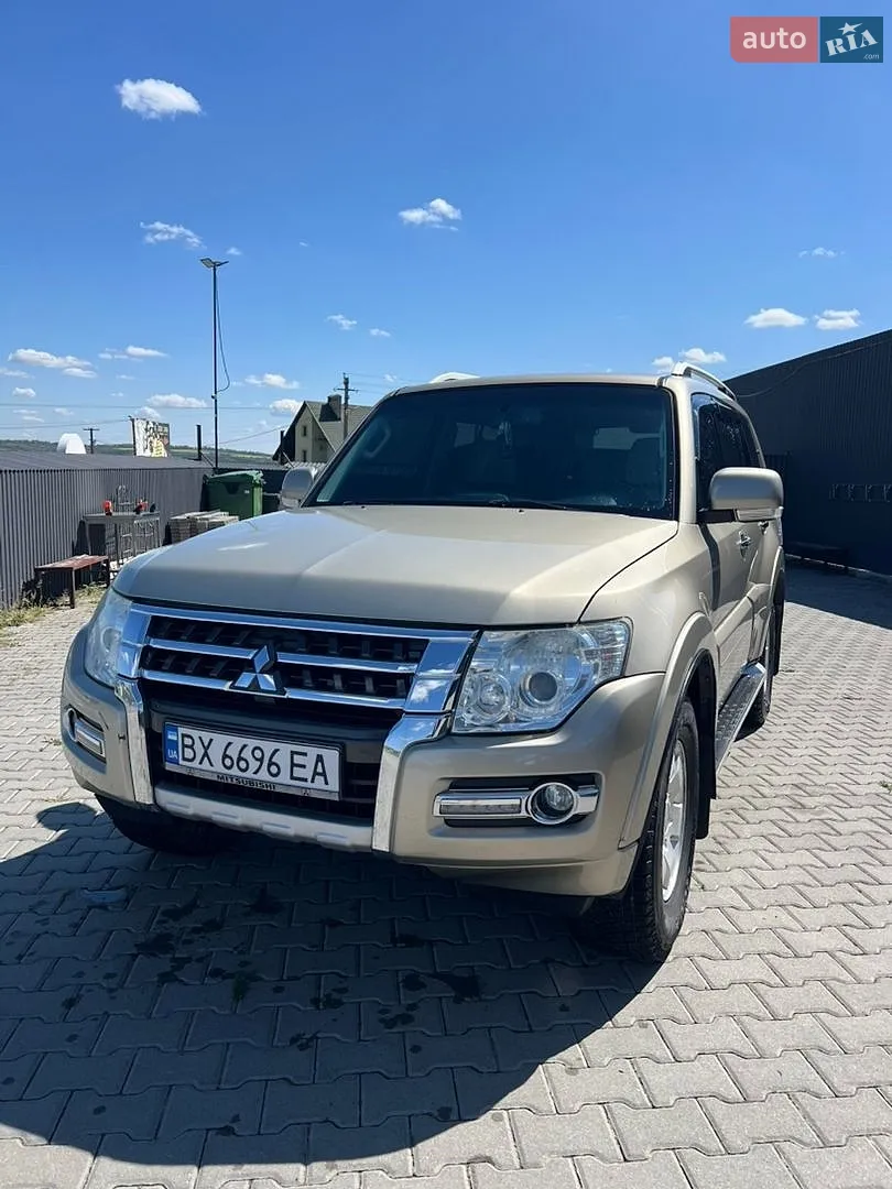 2017 Mitsubishi Pajero - мініатюра 2