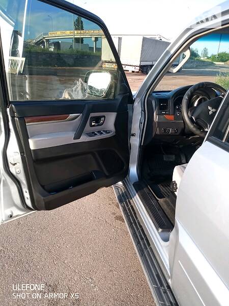 Позашляховик / Кросовер Mitsubishi Pajero 2007 в Коростишеві