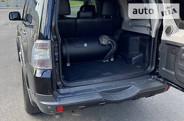 Позашляховик / Кросовер Mitsubishi Pajero 2008 в 