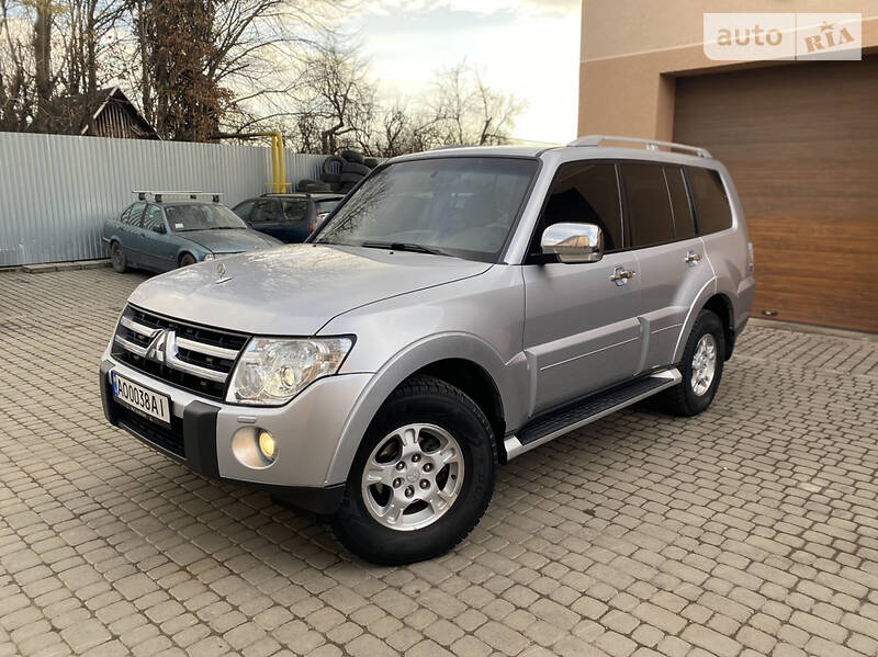 Внедорожник / Кроссовер Mitsubishi Pajero 2008 в Ужгороде