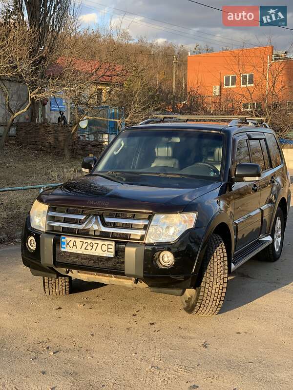 Внедорожник / Кроссовер Mitsubishi Pajero 2010 в Киеве