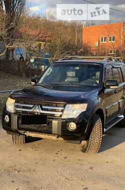 Внедорожник / Кроссовер Mitsubishi Pajero 2010 в Киеве