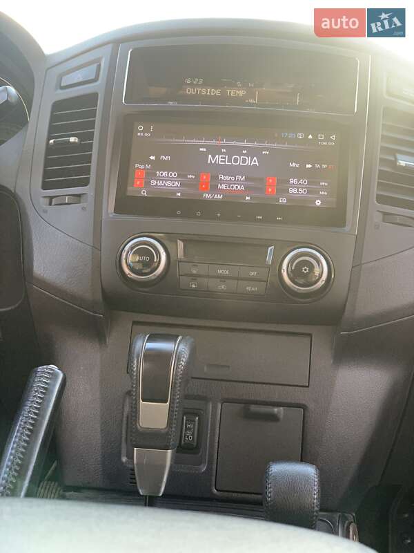 Внедорожник / Кроссовер Mitsubishi Pajero 2010 в Киеве