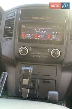 Внедорожник / Кроссовер Mitsubishi Pajero 2010 в 