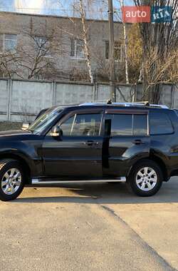 Внедорожник / Кроссовер Mitsubishi Pajero 2010 в Киеве