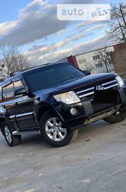 Внедорожник / Кроссовер Mitsubishi Pajero 2010 в Киеве