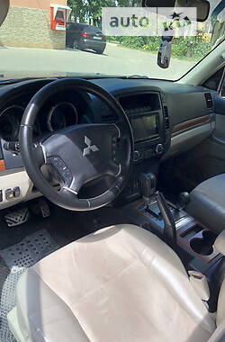 Позашляховик / Кросовер Mitsubishi Pajero 2007 в Чернівцях