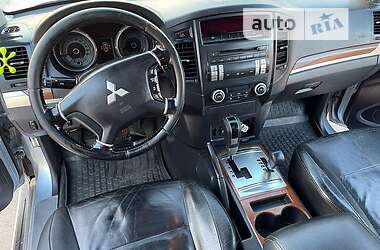 Внедорожник / Кроссовер Mitsubishi Pajero 2008 в Киеве