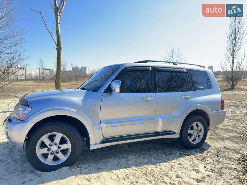 Внедорожник / Кроссовер Mitsubishi Pajero 2005 в Черкассах