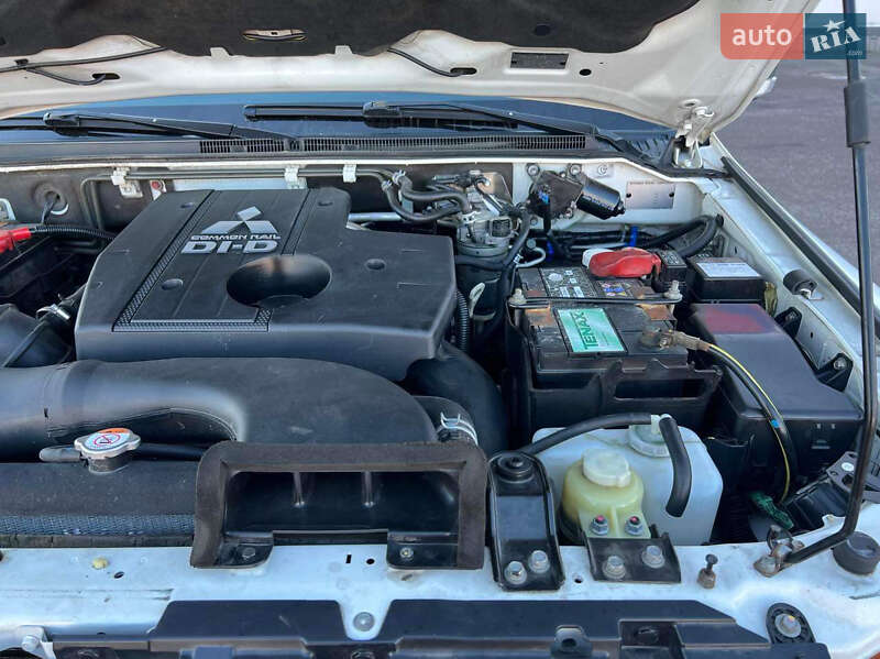 Внедорожник / Кроссовер Mitsubishi Pajero 2013 в Ровно фото 21 Внедорожник / Кроссовер Mitsubishi Pajero 2013 в Ровно