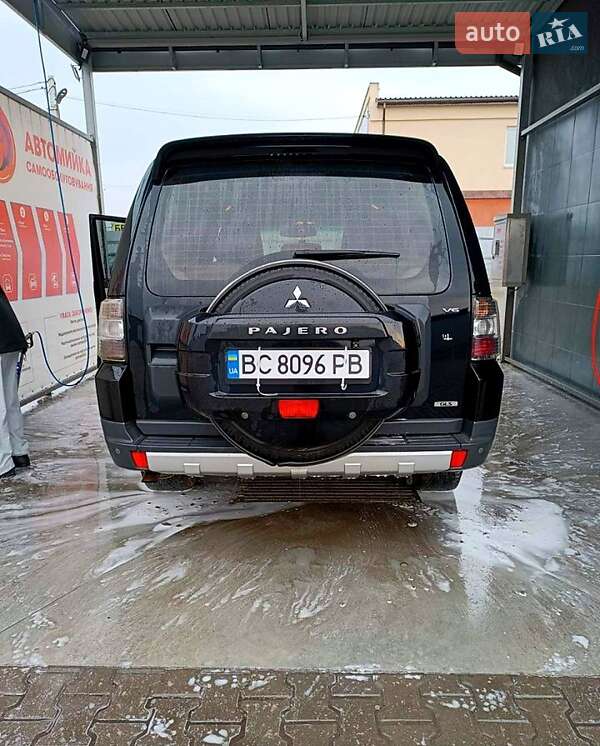 Внедорожник / Кроссовер Mitsubishi Pajero 2008 в Киеве