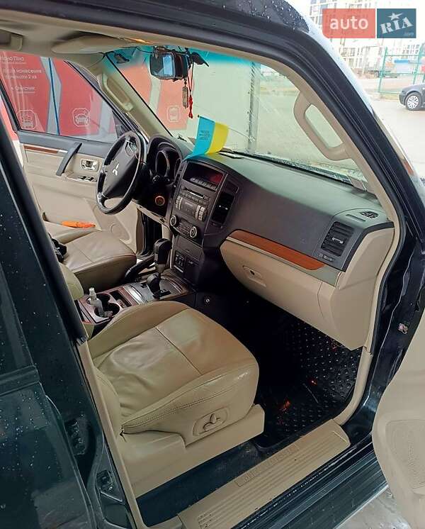 Внедорожник / Кроссовер Mitsubishi Pajero 2008 в Киеве