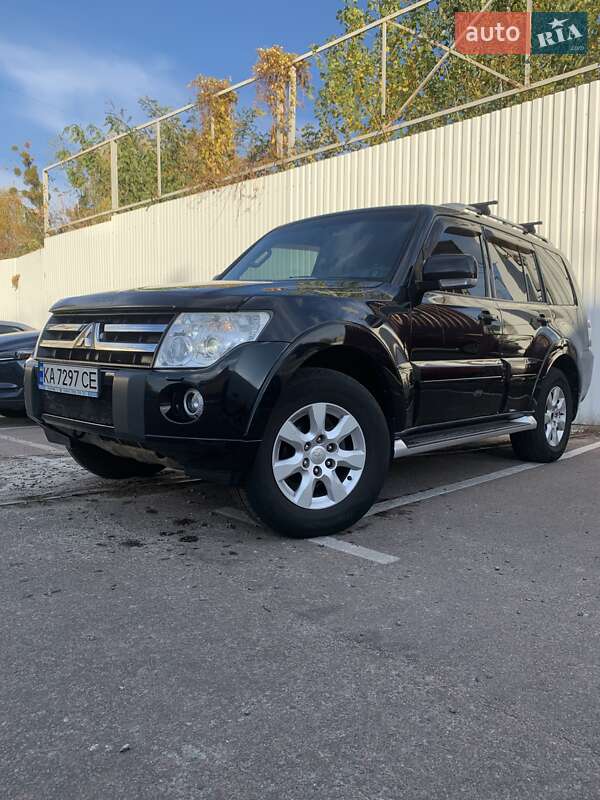Внедорожник / Кроссовер Mitsubishi Pajero 2010 в Киеве