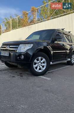 Внедорожник / Кроссовер Mitsubishi Pajero 2010 в Киеве