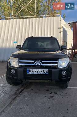 Внедорожник / Кроссовер Mitsubishi Pajero 2010 в Киеве