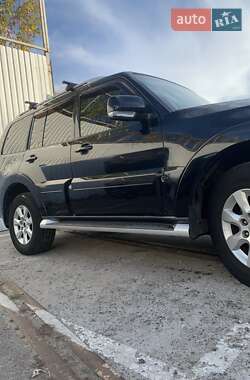 Внедорожник / Кроссовер Mitsubishi Pajero 2010 в 