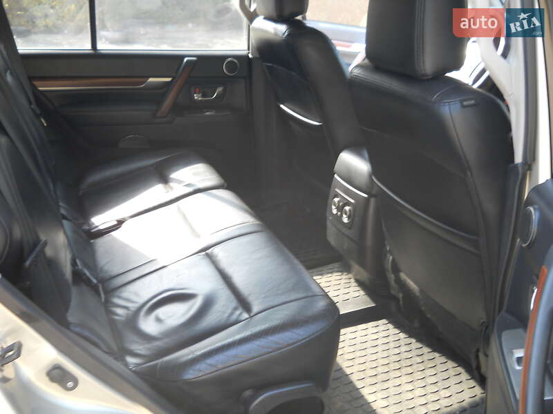 Внедорожник / Кроссовер Mitsubishi Pajero 2008 в Полтаве